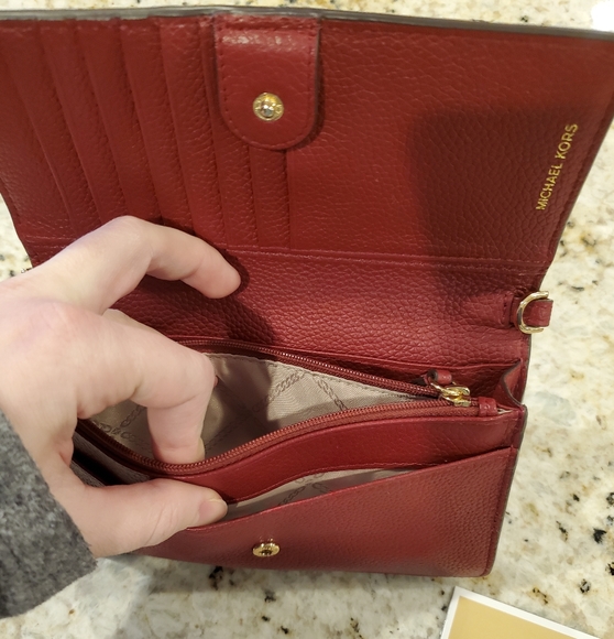 Sold MK wallet / crossbody EUC - Picture 5 of 7
